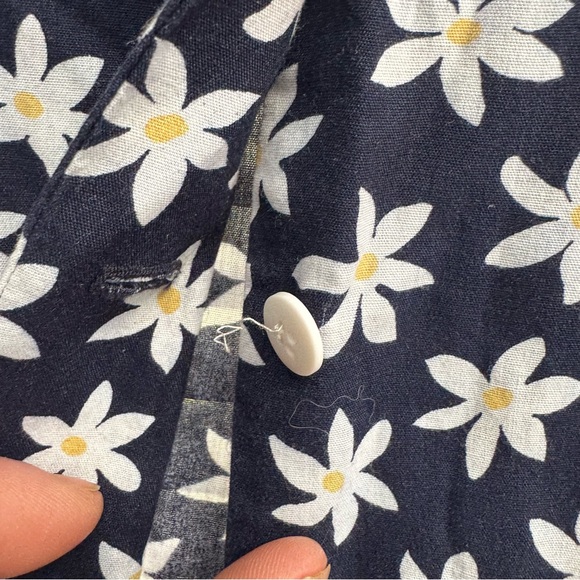 Vintage Blue & White Floral Button Down Crop Top - Picture 4 of 10